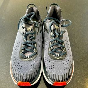Mens Size 11 - Hoka One One Clifton 5 - Great lightly used condition